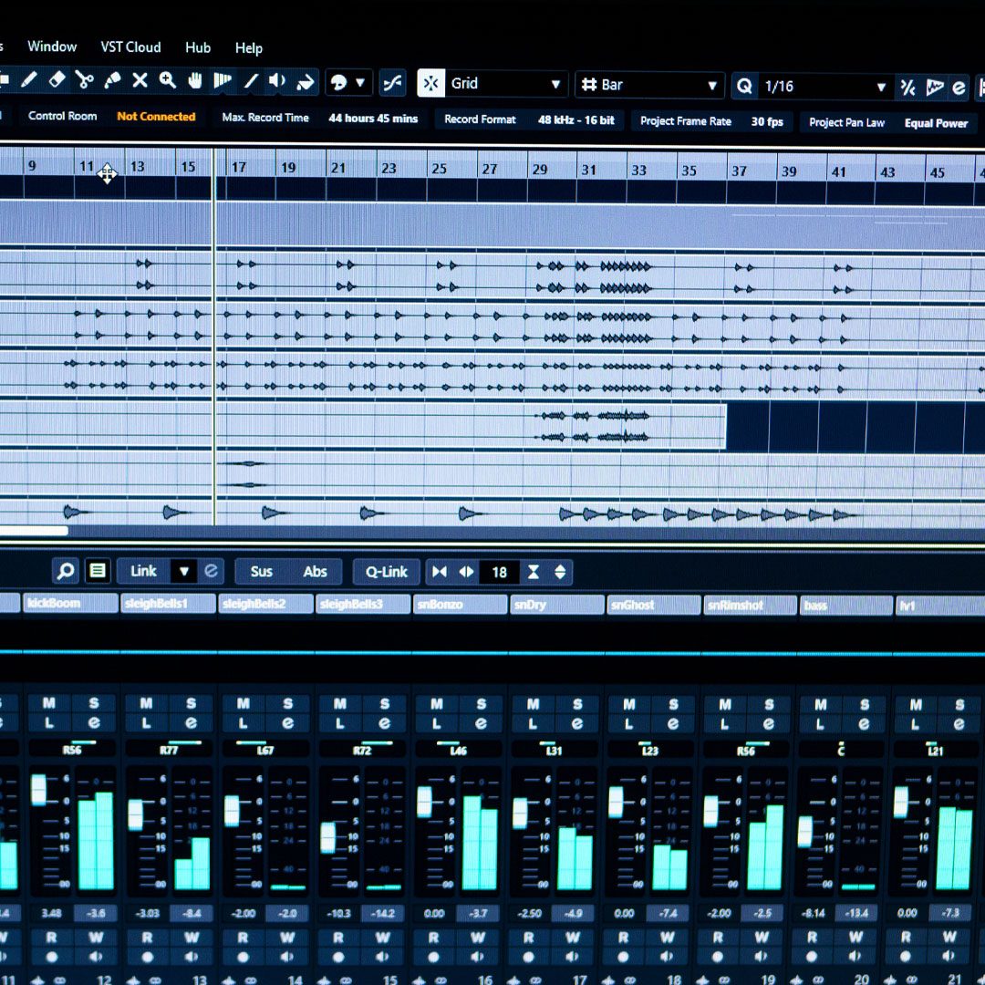 audio-tracks-in-software Audio tracks on timeline in music software